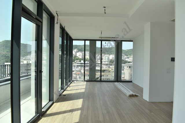 Ambient zyre me qira tek Residenca Lake View ne Tirane
